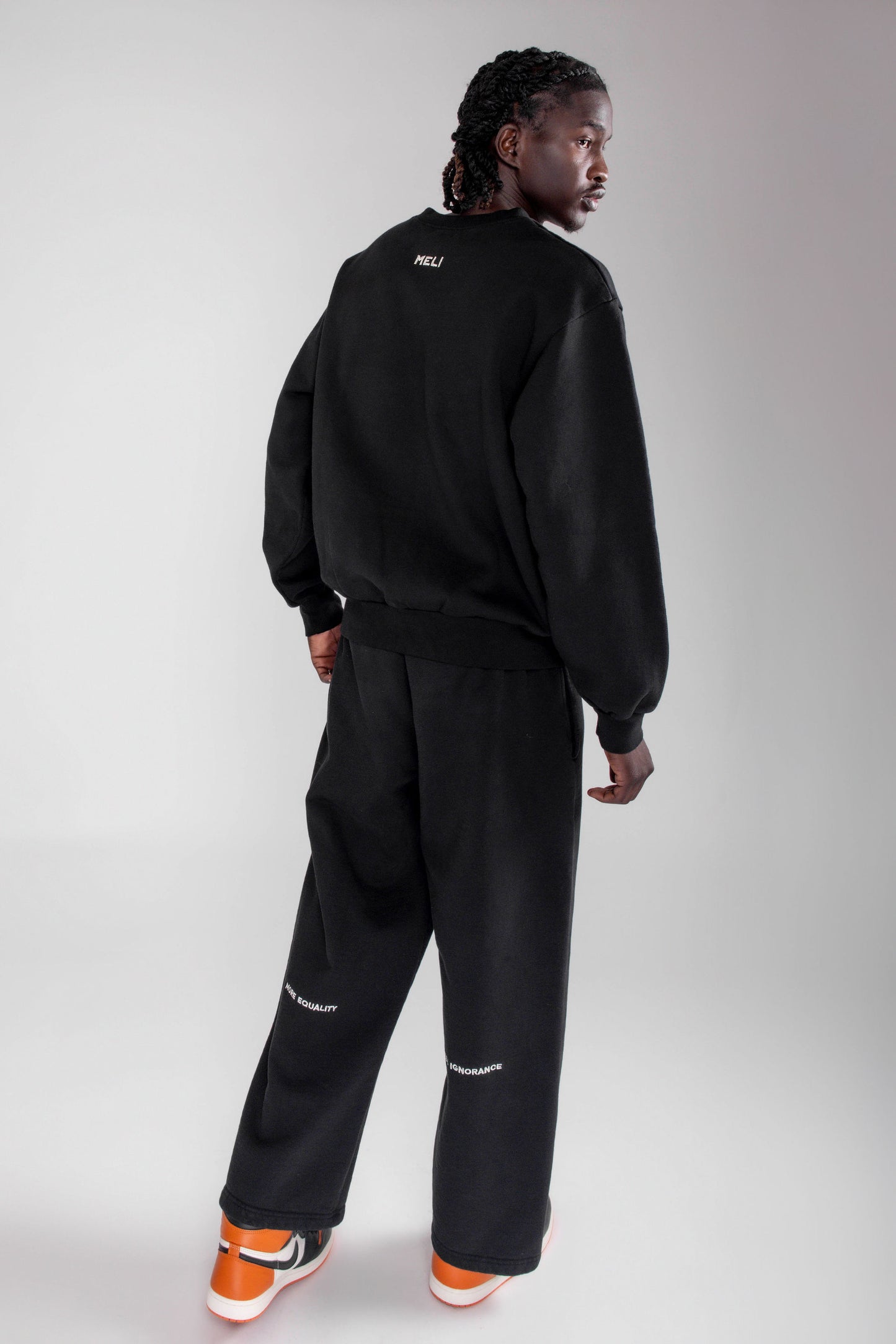 MELI TAGLINE CREWNECK