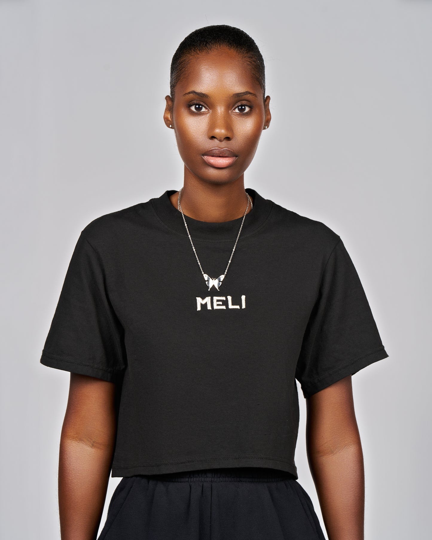 MELI WOMEN'S CROPPED STATEMENT TEE