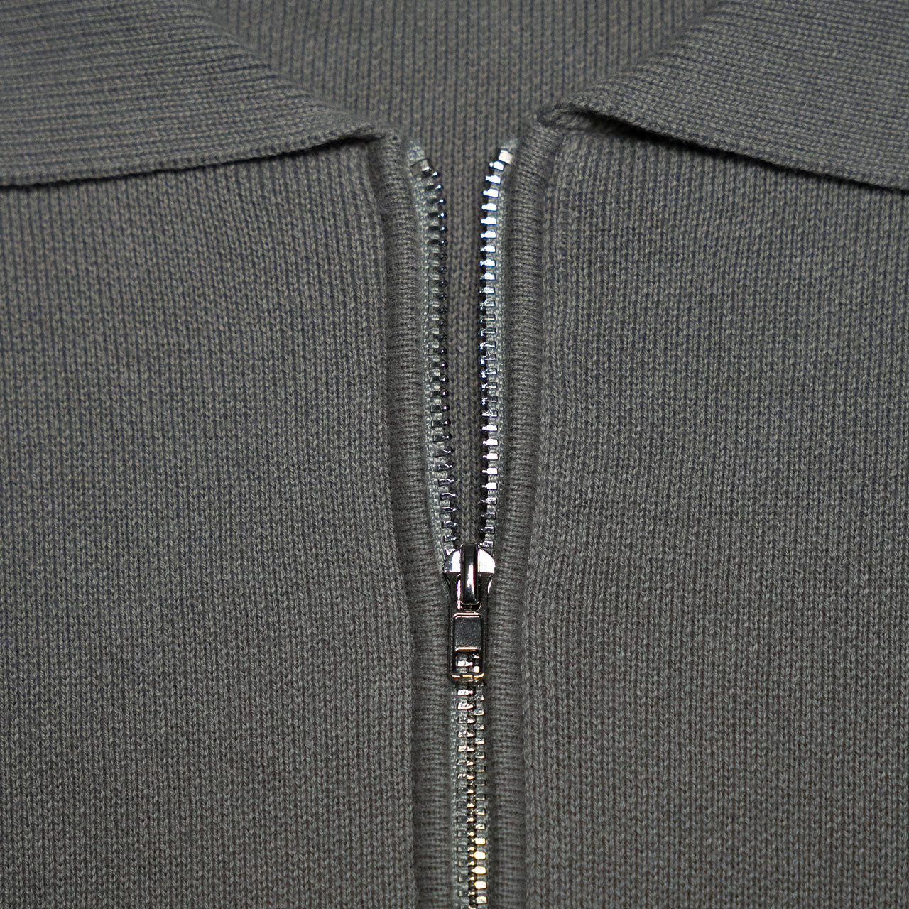 MELI ZIP POLO — Charcoal Gray