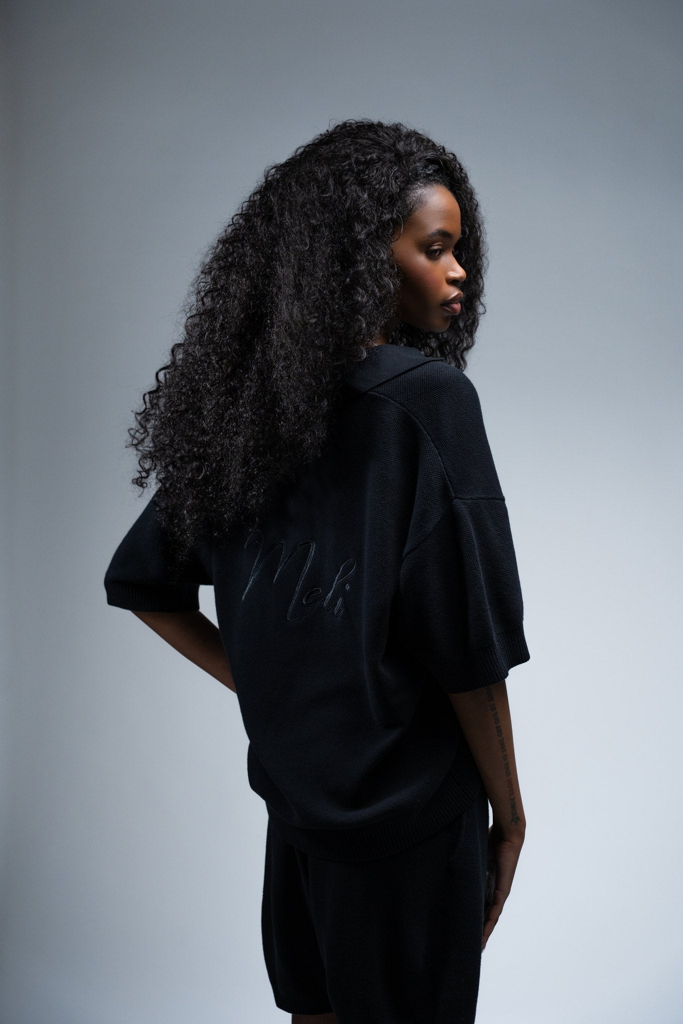 MELI V-NECK KNIT POLO — BLACK — Female model